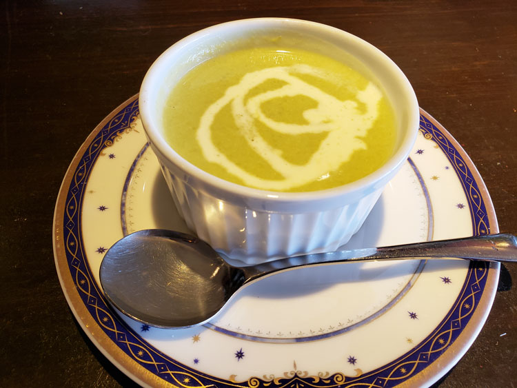 「Bistro ナナカマド」のグリーンピースポタージュ
