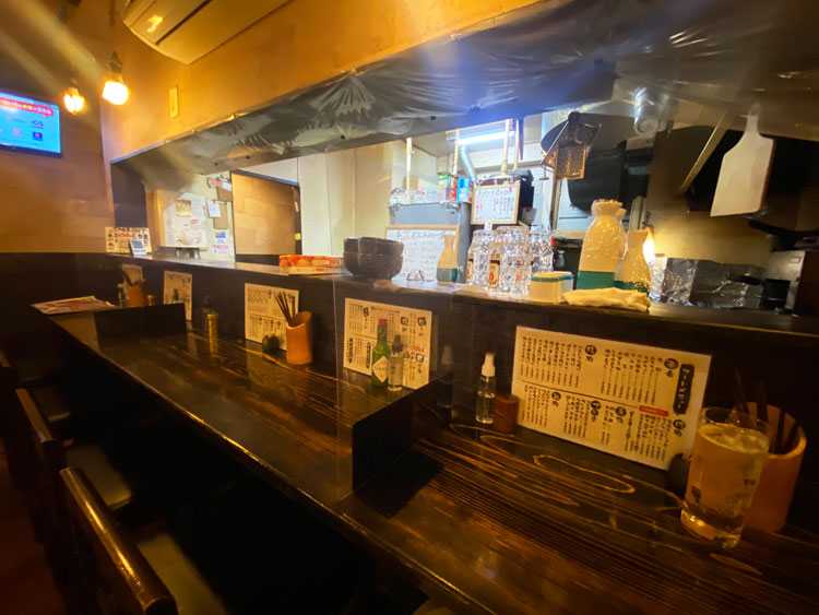 「鳥武」の店内