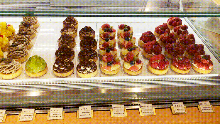 「tartotte(タルトッテ)吉祥寺マルイ店」のショーケースGIF