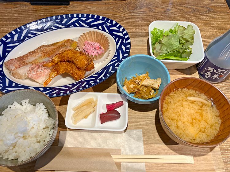 発酵ビストロ SAKE-YA SHIN-NAKANO UEのあこうだいの塩麹焼きエビフライ付き
