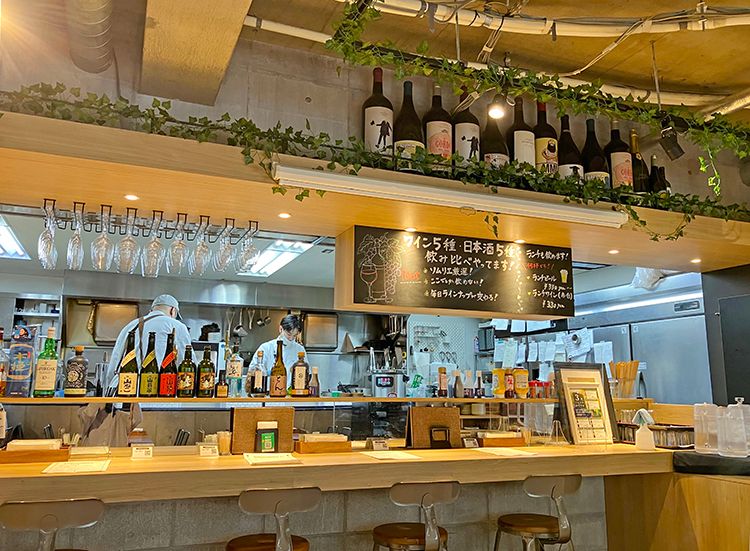 発酵ビストロ SAKE-YA SHIN-NAKANO UEの店内