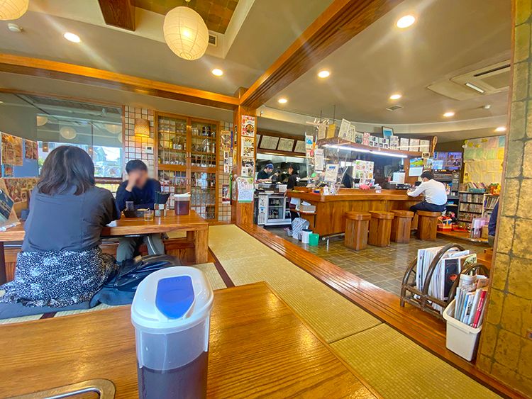 手打ちうどん鷹の店内