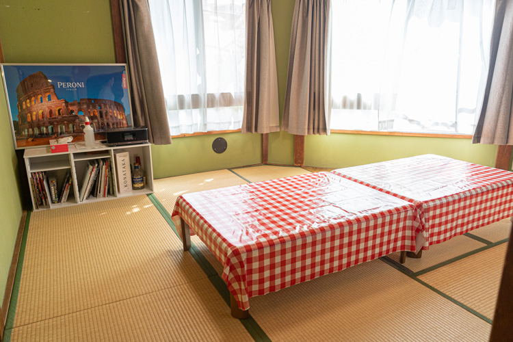 「Calzone＆Primo KONATAKA」の店内