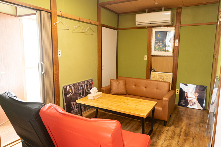 「Calzone＆Primo KONATAKA」の店内