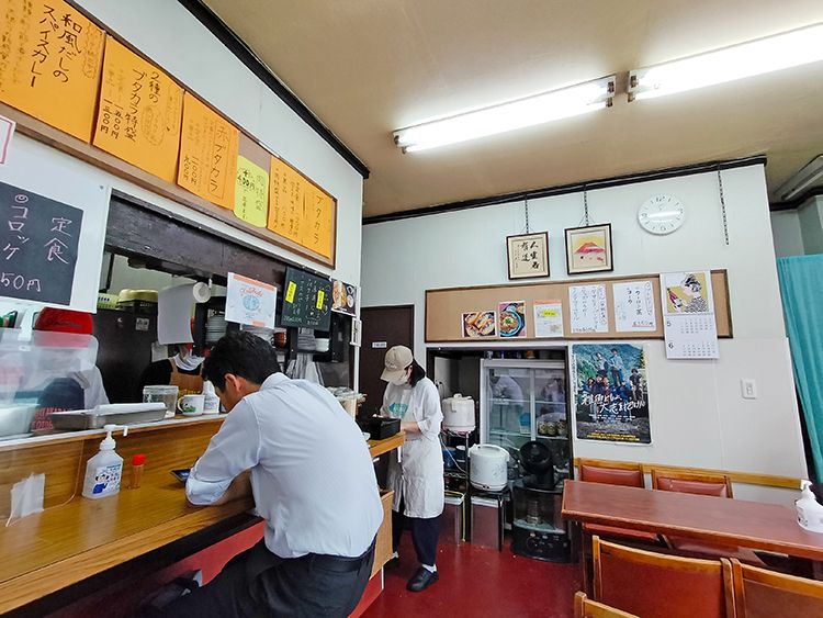 ことぶき食堂の店内