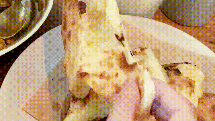 Surya Sajilo(スーリヤ サジロ)のチーズナン