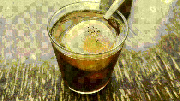 「コマグラカフェ」のコーヒーソーダフロートGIF