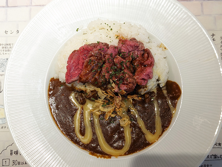 「ステーキライスとカレーの店センタービーフ アトレ吉祥寺店」のちょいステーキ&煮込みカレー