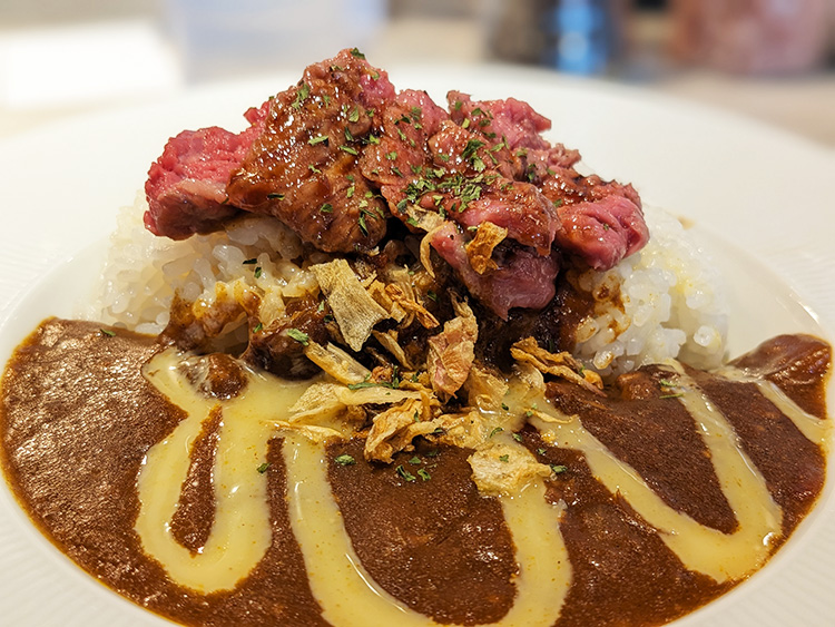 「ステーキライスとカレーの店センタービーフ アトレ吉祥寺店」のちょいステーキ&煮込みカレー
