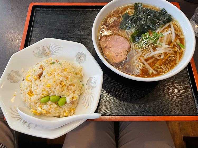 「龍華」の半チャーハン＋ラーメン