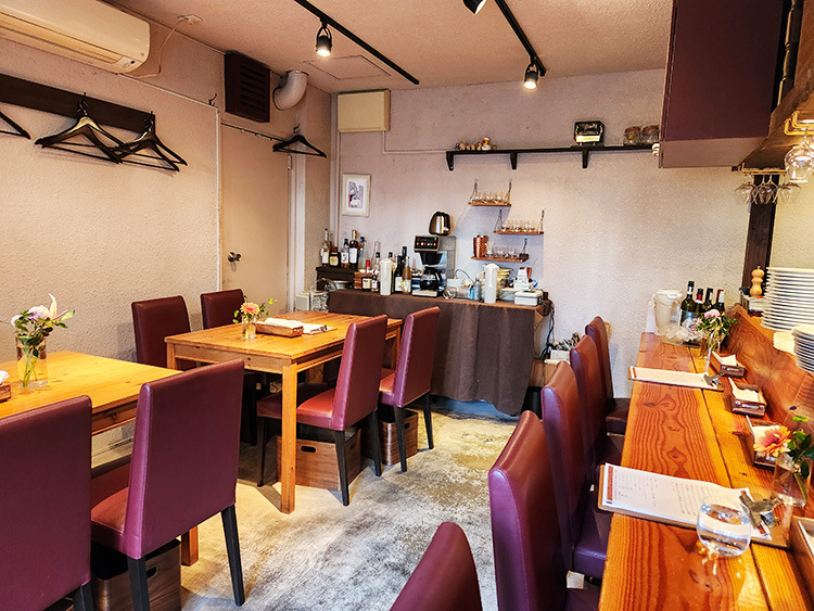 「カルボナリ党」の店内