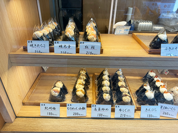 「おむすび屋こめり 中野北口店」のショーケース