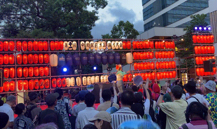 中野駅前大盆踊り大会の様子