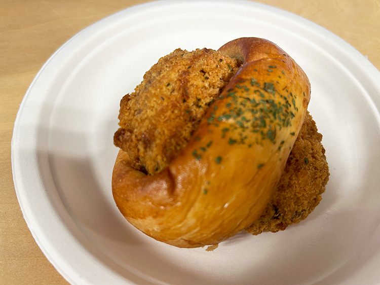 「草鞋ベーカリー」のキャベツメンチ