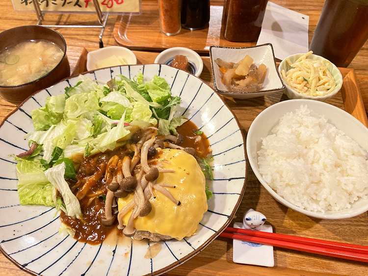 もがめ食堂のハンバーグ定食