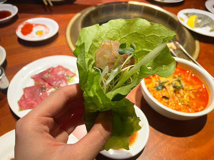 「焼肉屋 マルキ市場 中野店」の包み菜サンチュ