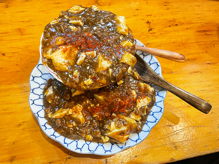 「炭火と酒と肴 七福八郎 中野新橋店」の四川風麻婆豆腐