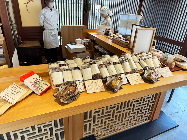 祝や米八の店内