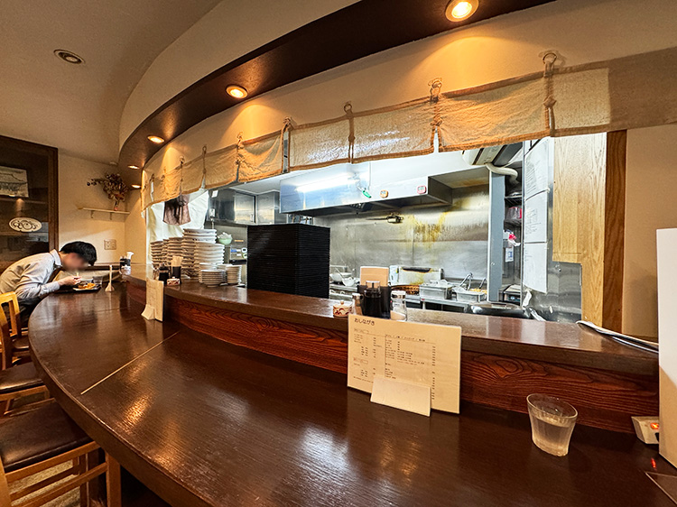 「讃岐うどん なかじょう」の店内
