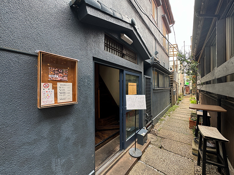 桃園食堂 本丸の外観
