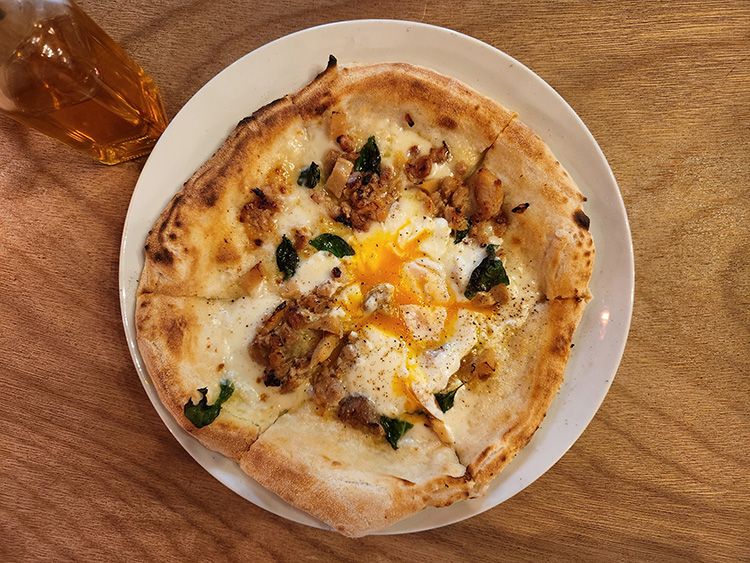 「TRATTORIA ElmoCielo」の鶏肉と筍のビスマルク