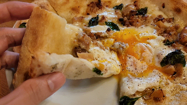 「TRATTORIA ElmoCielo」の鶏肉と筍のビスマルクGIF