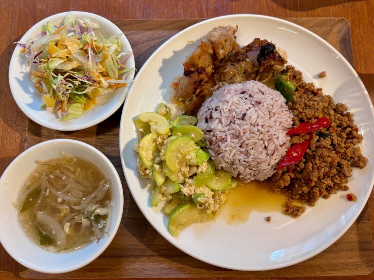「アムリタ食堂」の選べる台湾茶のランチセット～魯肉飯（ルーローハン）～