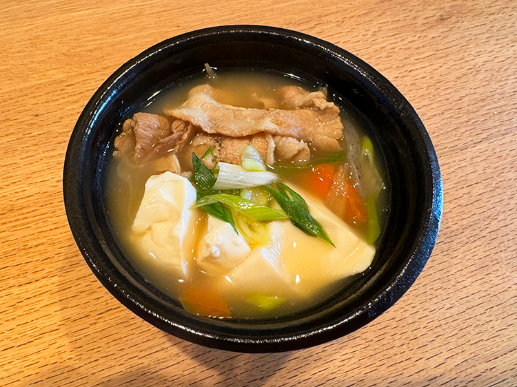 「ごちそう焼むすび おにまる 吉祥寺店」豚汁