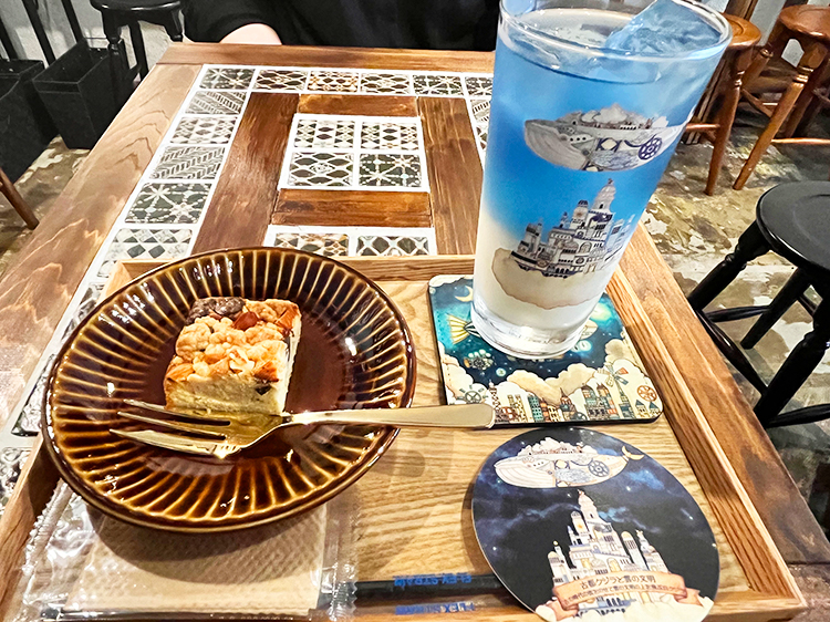 「空想街カフェ 空飛ぶ魚」雲の文明ティー(ICE)とおかしのいえのミッシュマッシュ