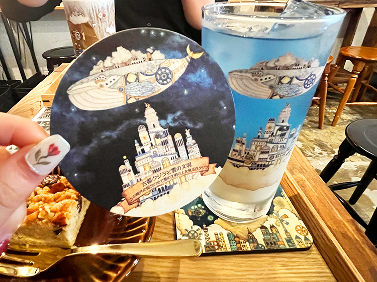 「空想街カフェ 空飛ぶ魚」古都クジラと雲の文明コースター
