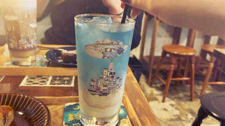 「空想街カフェ 空飛ぶ魚」雲の文明ティー(ICE)GIF