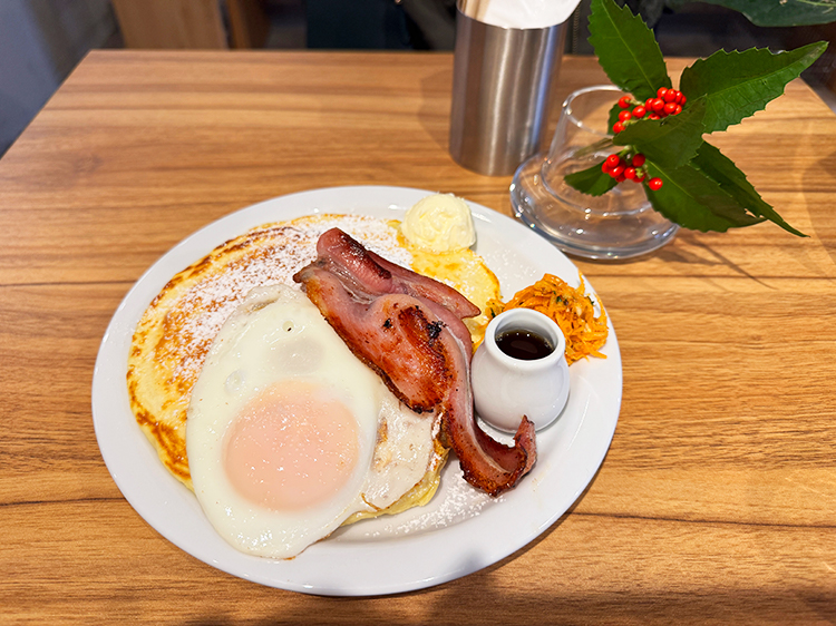「Cafe Sadiiq（カフェ サディーク）」のパンケーキセット