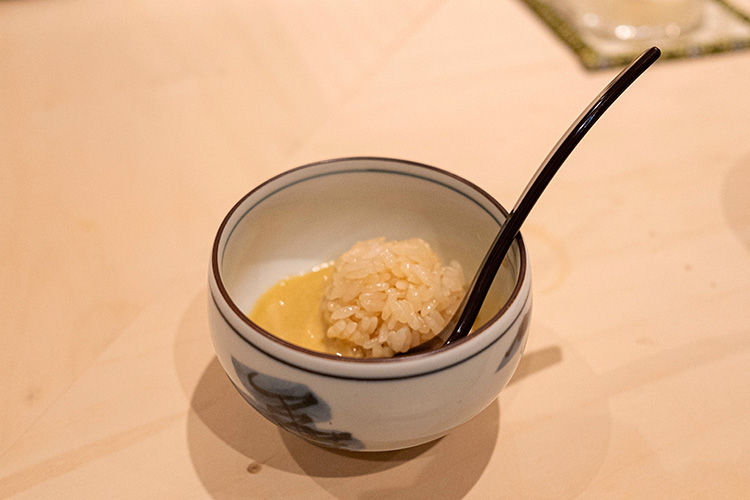 「鮨ひろうみ」の煮鮑のソースとシャリ