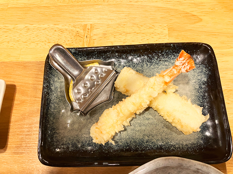 「穴子と酒と五島うどん 時々天ぷら 榛名」エビ、イカ
