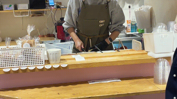 「代官山Candy apple 丸井吉祥寺店」の作業中GIF
