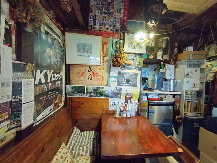 「はんばあぐはうす ぐずぐず」の店内