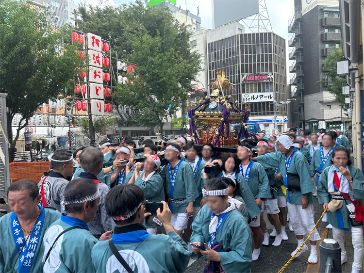 2025年の高円寺氷川神社例大祭の神輿