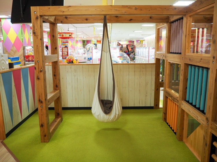 NICOPA&nico ground 吉祥寺店のハンモック風ぶらんこ