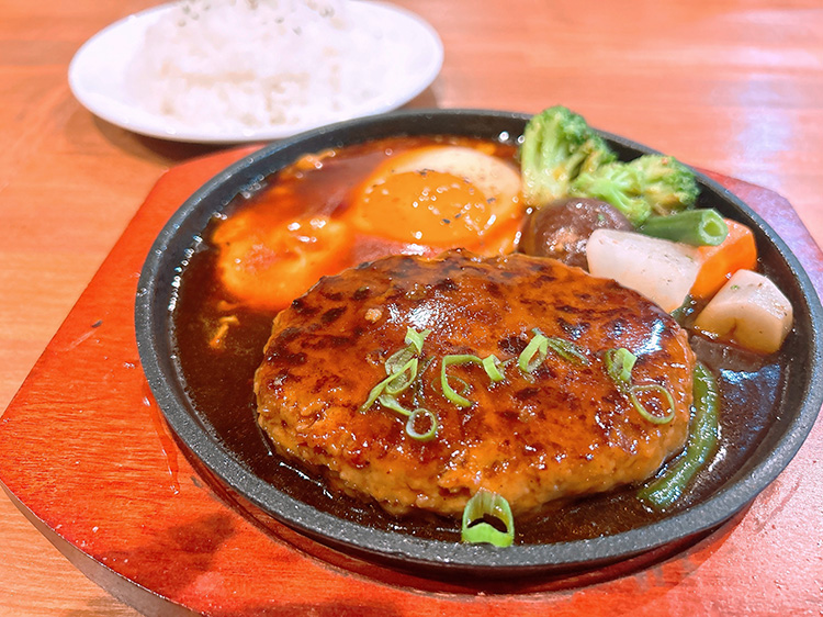 「スペイン酒場 ビノ」のハンバーグセット