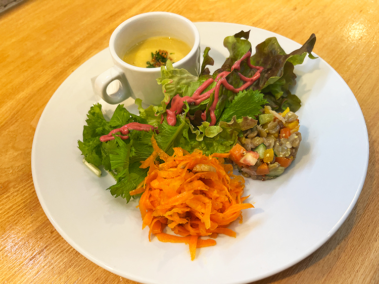 「蕎麦と林檎と」前菜盛り合わせ