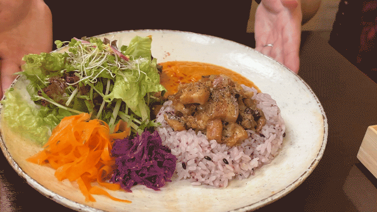 「喫茶coniwa」のカレーとルーロー飯GIF