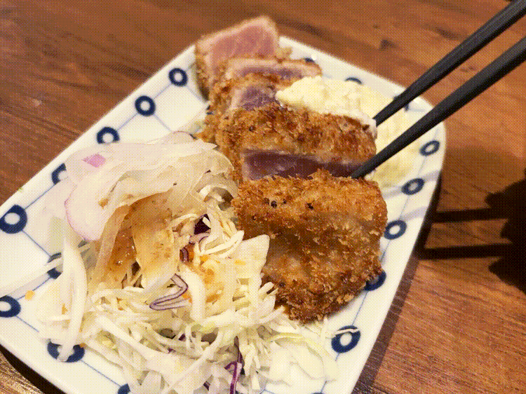 「kawara CAFE&KITCHEN 吉祥寺PARCO店」のまぐろレアかつタルタルGIF