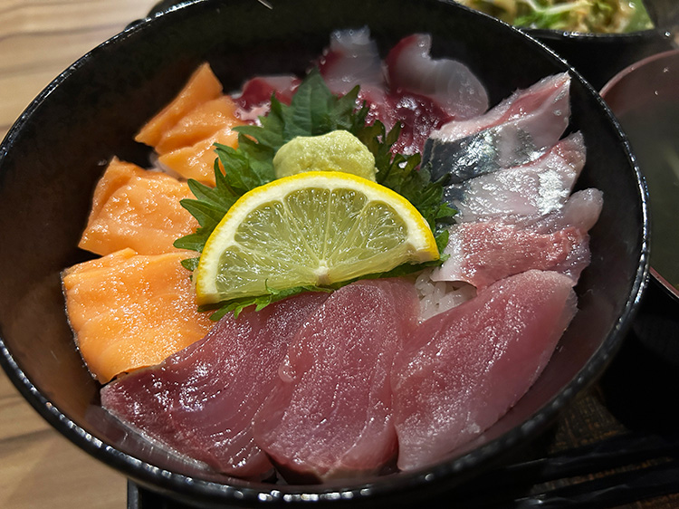 「居酒屋 一」の海鮮丼