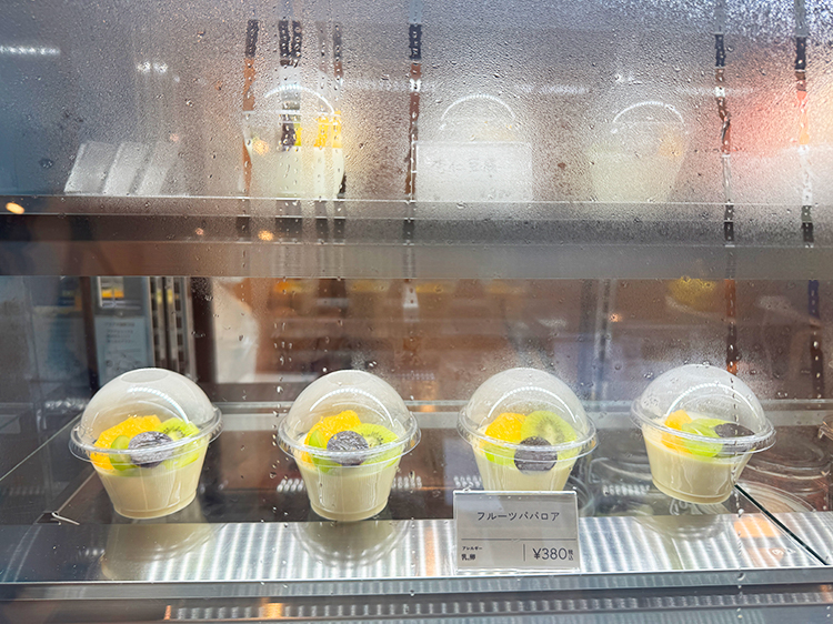 「EMMA FRUITS & DELI」ショーケース