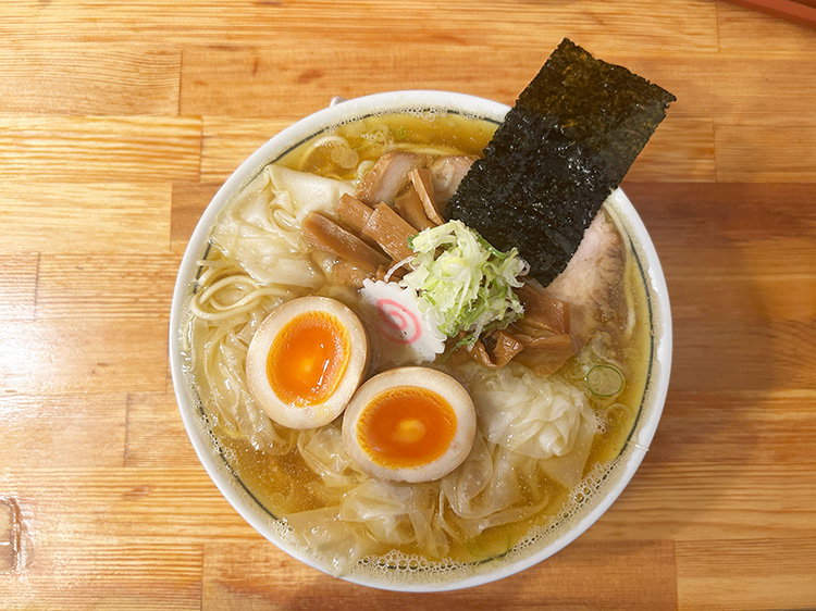 「there is ramen」の味玉ワンタン麺