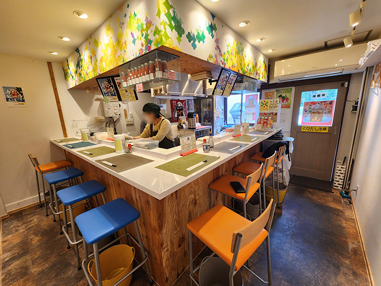 「おにぎりのさんかく山」の店内