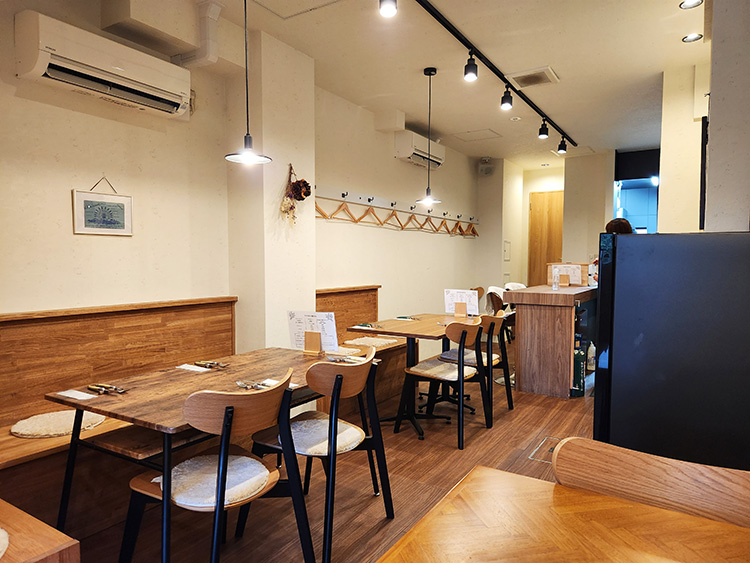 「Bistro chataigne」の店内