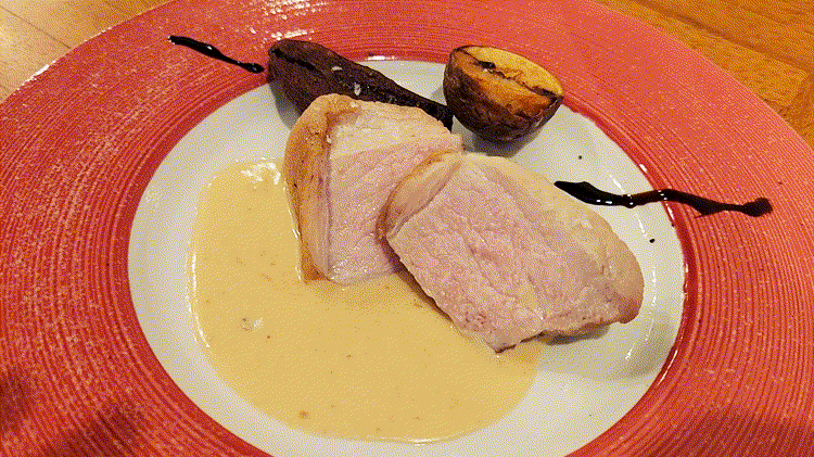 「Bistro chataigne」の肉料理GIF