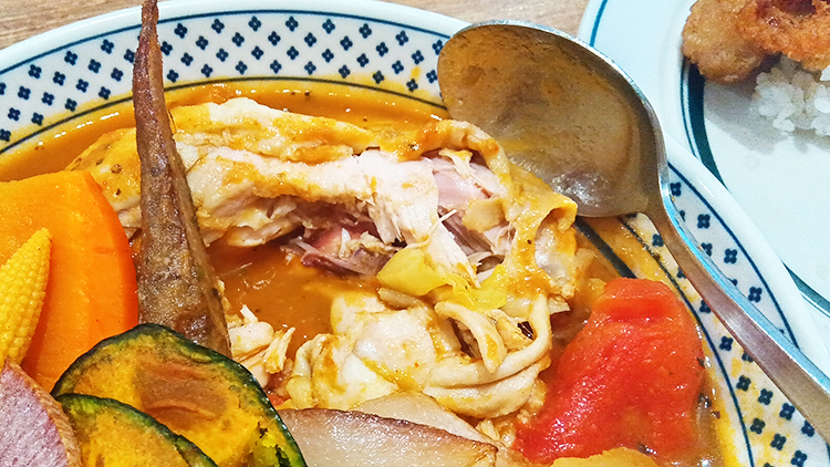 「Rojiura Curry SAMURAI. 吉祥寺店」のチキン