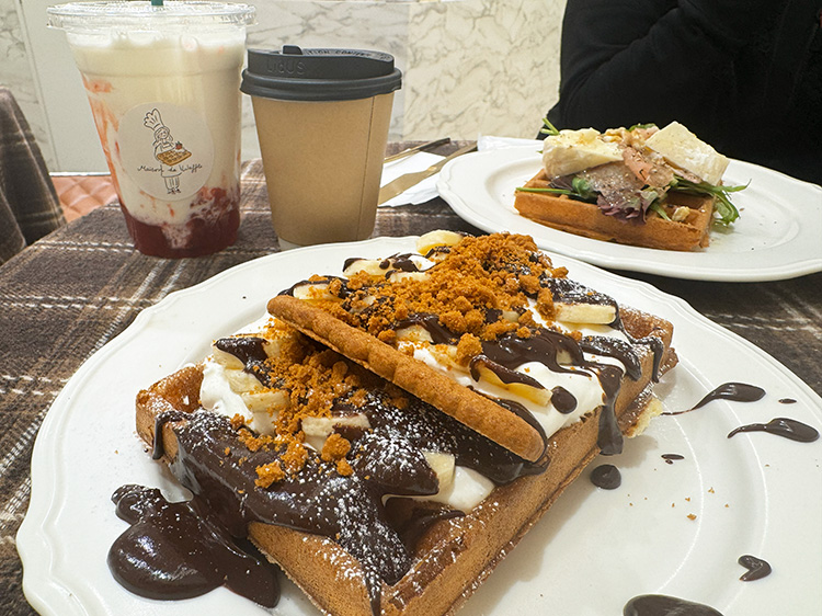 「メゾンドワッフル」のチョコバナナ&ロータス